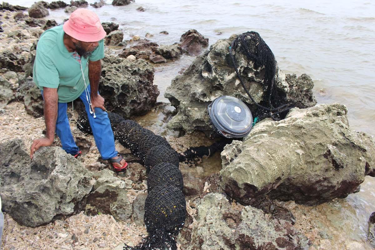 EM2 FAD found beached in Touhou New Caledonia by A Durbano Association Hô üt