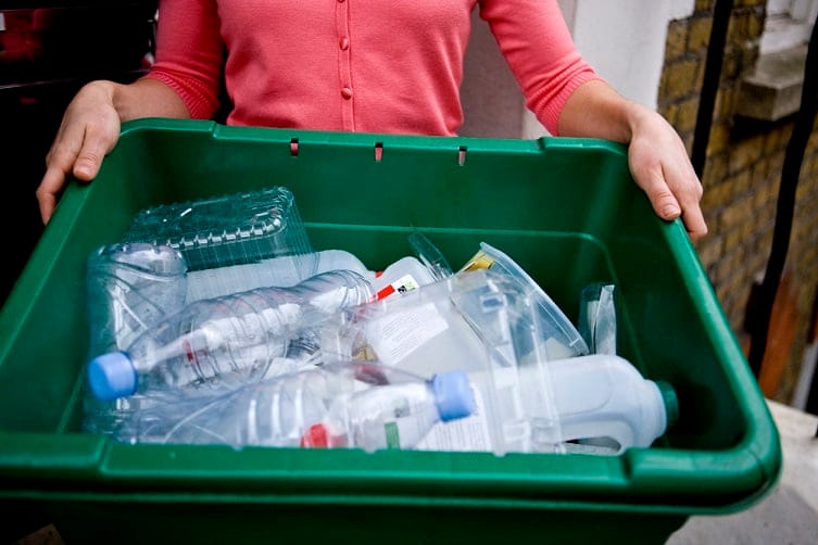 em1 Woman with recycling box plastic.x75288c9b