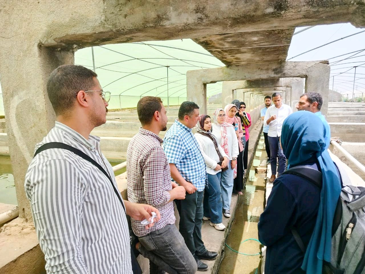 3.Trainees visiting a local tilapia farm near Kaft El Shaikh