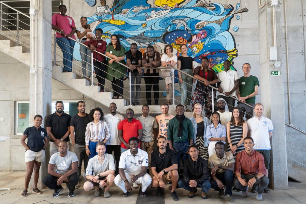 Experienced researchers and students are using a voyage on the POLARSTERN to complete the practical shipboard component of the Cape Verdean Master’s program. 