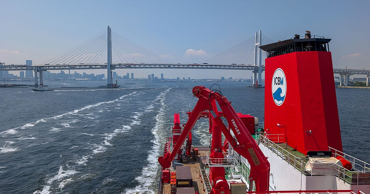 View of the Yokohama Bay Bridge from the research vessel SONNE.