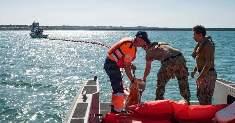 US Navy and Spanish Armada Conduct Bilateral Oil Spill Response Exercise at NAVSTA Rota