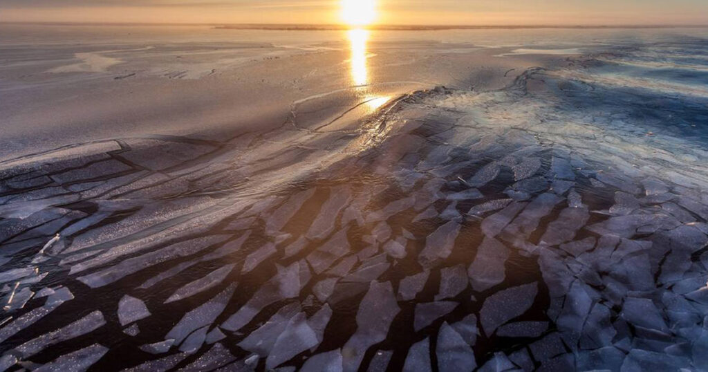 In the Arctic, there are climate processes that have no equivalent at lower latitudes: the presence of sea ice, altering heat fluxes between the atmosphere and the ocean, and the injection of ocean heat stored deep below the Arctic surface represent a previously overlooked class of influencing factors.