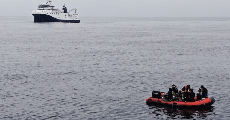 Operated from a command center in the heart of R/V David Packard, ROV Doc Ricketts provided the team an opportunity to study animals in the bathypelagic zone and on the abyssal seafloor.