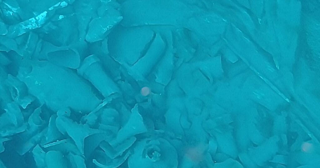 Amphorae and ceramic fragments visible on the seabed. (Credit: EdgeLab)