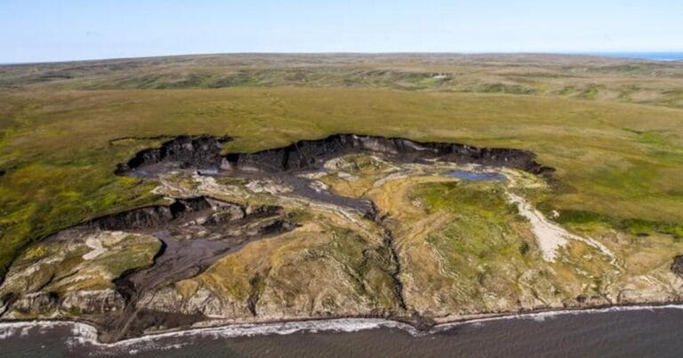 Permafrost in the Arctic stores large quantities of organic carbon. When the frozen ground thaws or coastal sections erode, this carbon can enter the sea, where microorganisms can break it down and convert it into climate-damaging greenhouse gases. (Image credit: Jaroslav Obu, Alfred-Wegener-Institut)