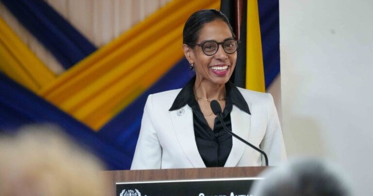 Madam Secretary-General Leticia Carvalho.