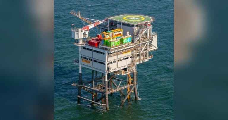 The Q13a-A platform off the coast of Scheveningen, where the PosHYdon pilot is demonstrating that green hydrogen can be produced while natural gas production continues. (The Hague & Partners)