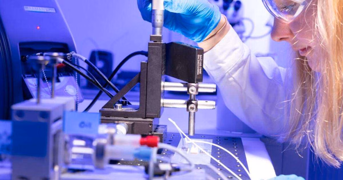 Karolina Barbara Milenko-Kuszewska, a project manager and research scientist at SINTEF, examines the optical sensor that will measure water quality. (Image credit: Werner Juvik)