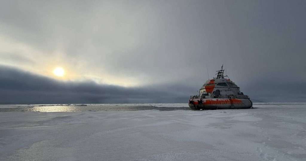 Tara Polar Station starts Drift (Credit: Alfred Wegener Institute/Julia Regnery)