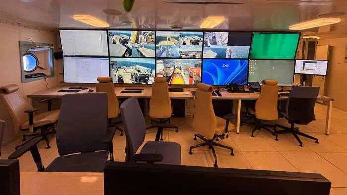 Control Center on the Schmidt Ocean Institute’s Falkor(too). (Image credit: NOAA)