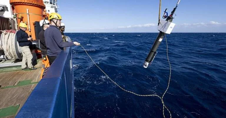 The 10th Copernicus Ocean State Report emphasizes the importance of long-term, continuous ocean observation. It is only through reliable time series of measurements that short-term extreme events can be distinguished from long-term changes. (Image credit: Christian Clauwers)