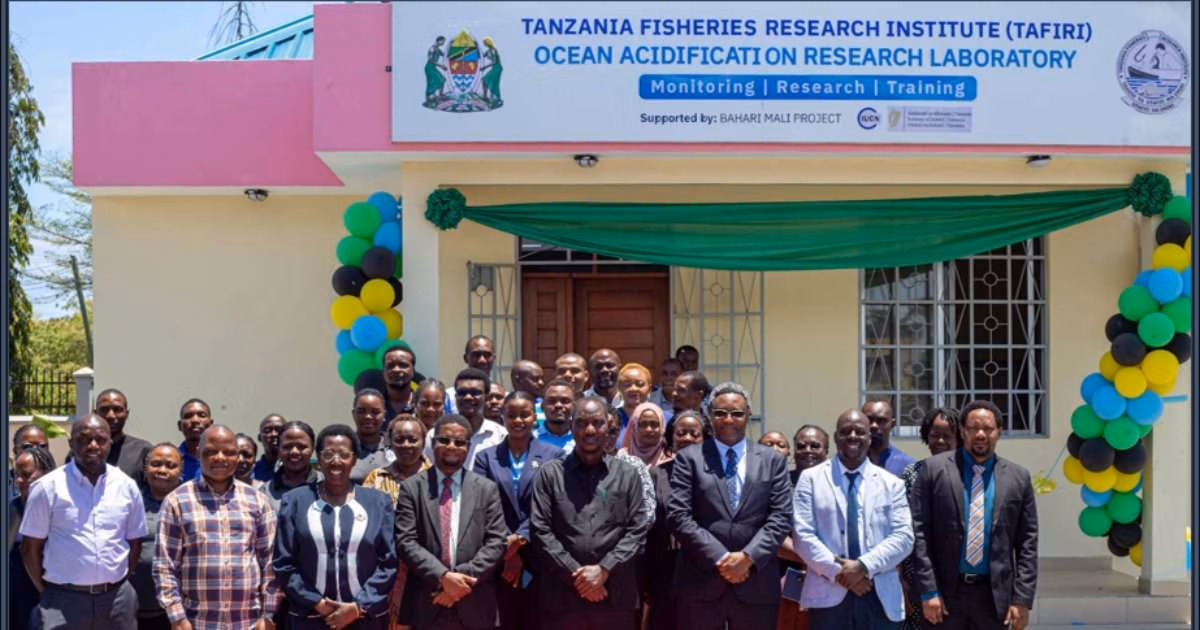 Group photo outside the new laboratory. (Image credit: IUCN)