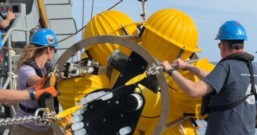 Scientists from the MBL's Oceanic Flux Program do fieldwork on a ship. (Image credit: Oceanic Flux Program)