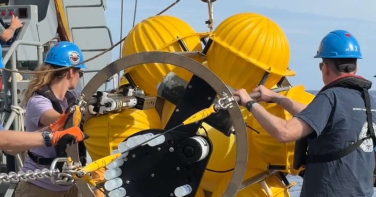 Scientists from the MBL's Oceanic Flux Program do fieldwork on a ship. (Image credit: Oceanic Flux Program)
