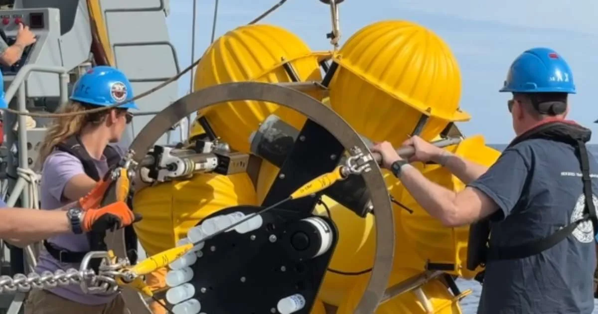 Scientists from the MBL's Oceanic Flux Program do fieldwork on a ship. (Image credit: Oceanic Flux Program)