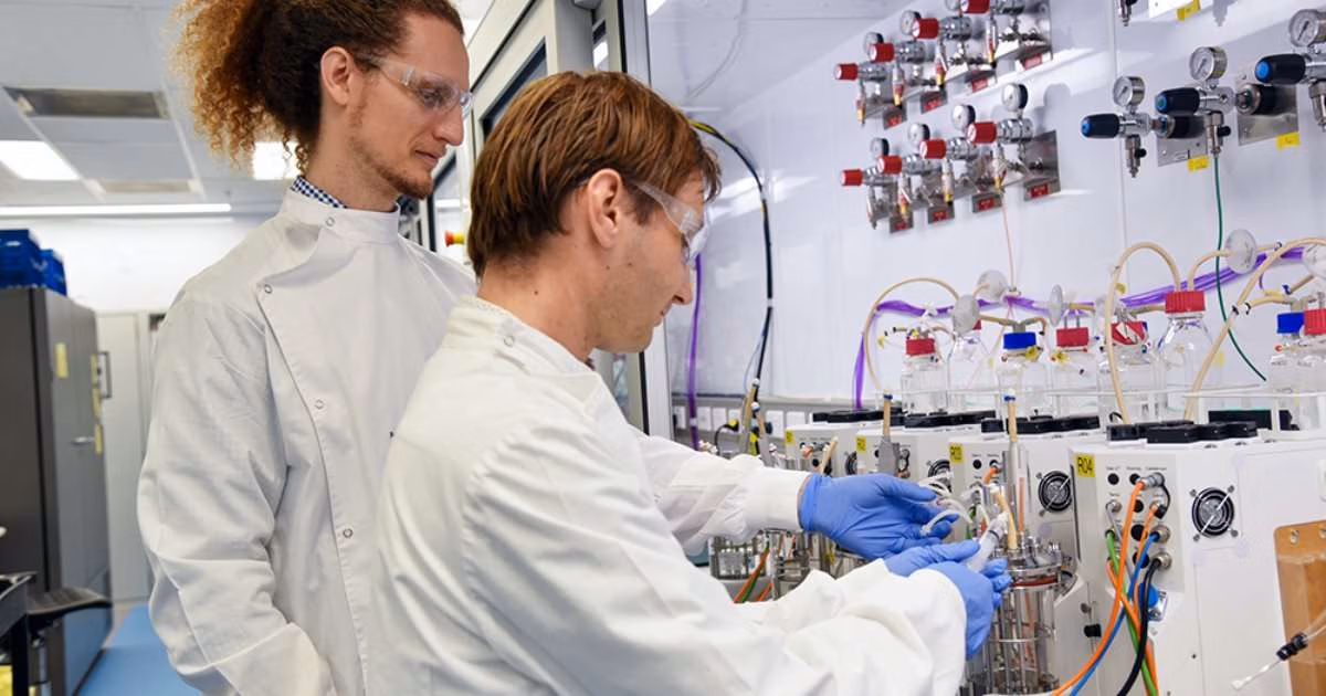 Dr. James Heffernan and Dr. Lars Puiman at the UQ Biosustainability Hub. (Image credit: The University of Queensland)